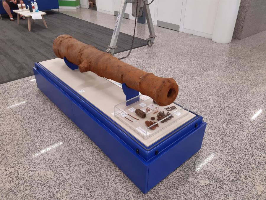 The cannon seen with accompanying artefacts (tampion etc) Credit Wessex Archaeology
